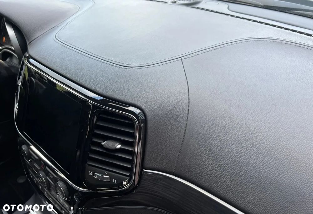 Jeep Grand Cherokee - 11