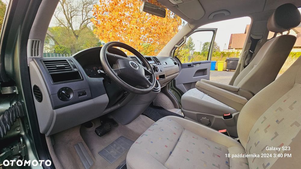 Volkswagen Caravelle - 28