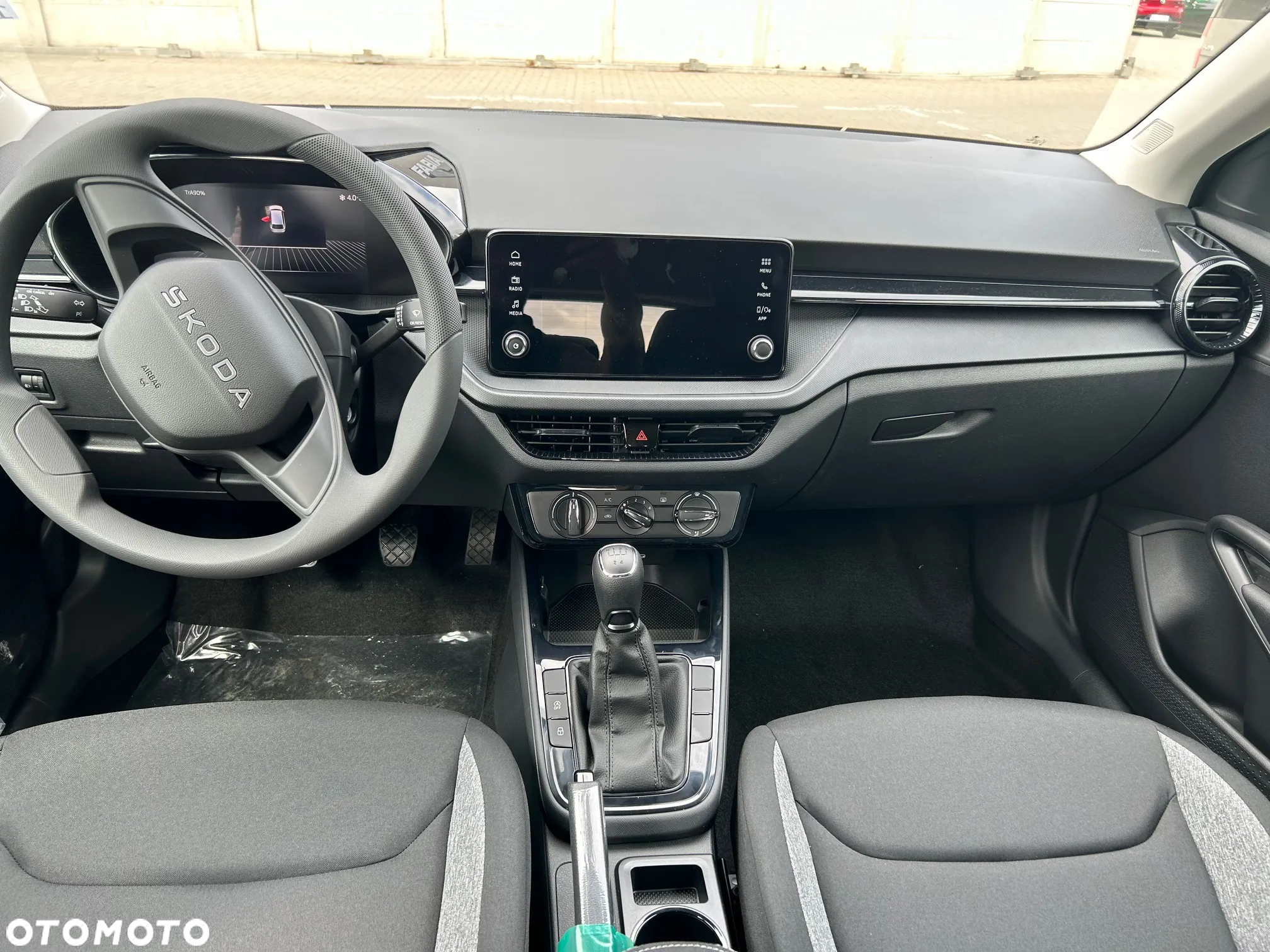Skoda Fabia 1.0 Essence - 8