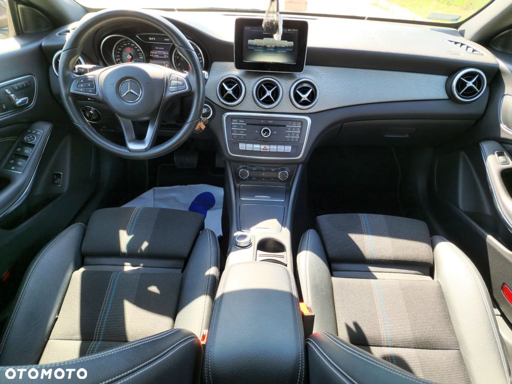 Mercedes-Benz CLA 180 7G-DCT - 10