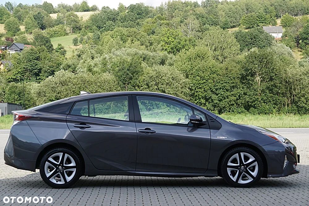Toyota Prius Hybrid Executive - 9