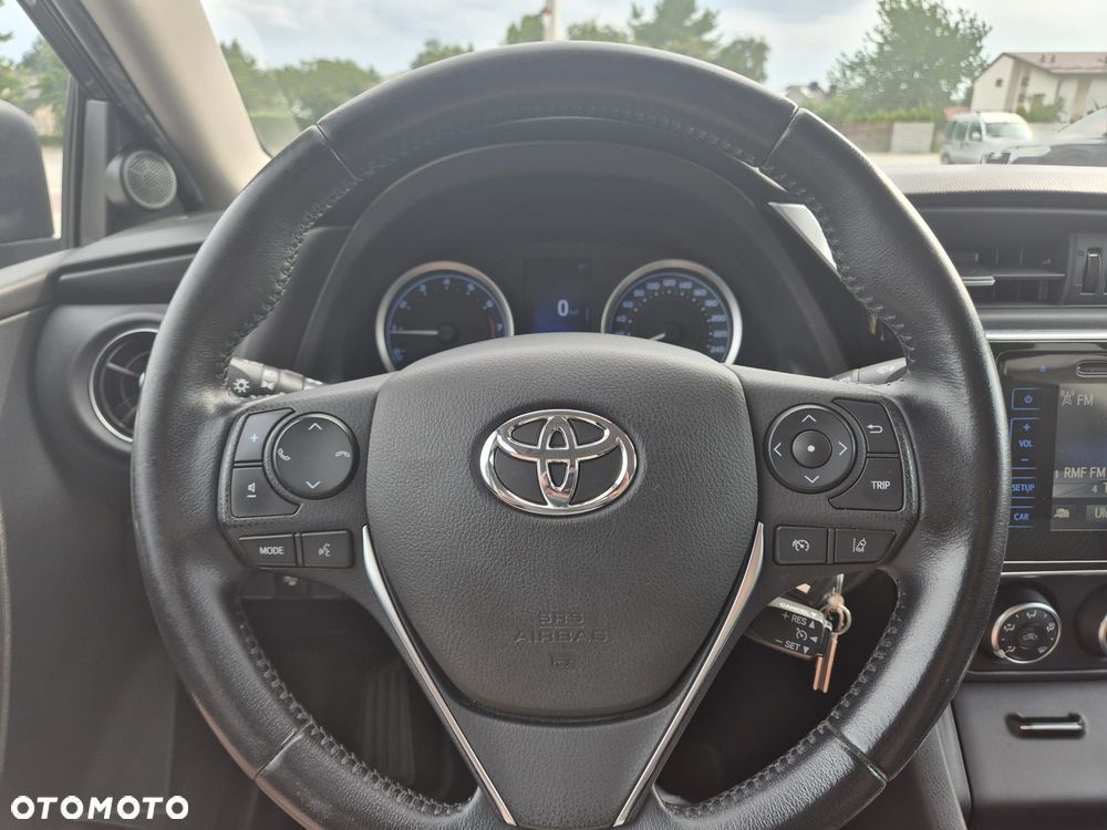 Toyota Corolla 1.6 Classic Plus - 12