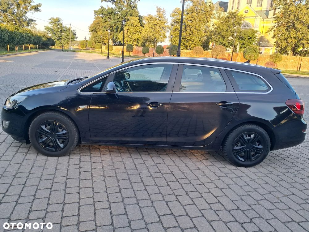 Opel Astra 1.4 Turbo 150 Jahre - 3