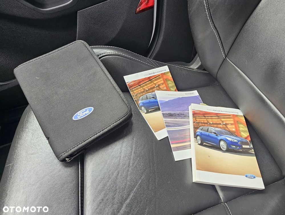 Ford Focus Turnier 2.0 EcoBoost ST mit Leder-Sport-Paket - 25