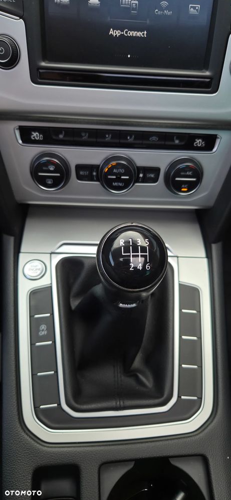 Volkswagen Passat Variant 2.0 TDI BMT Highline - 27