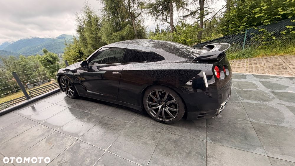 Nissan GT-R - 10