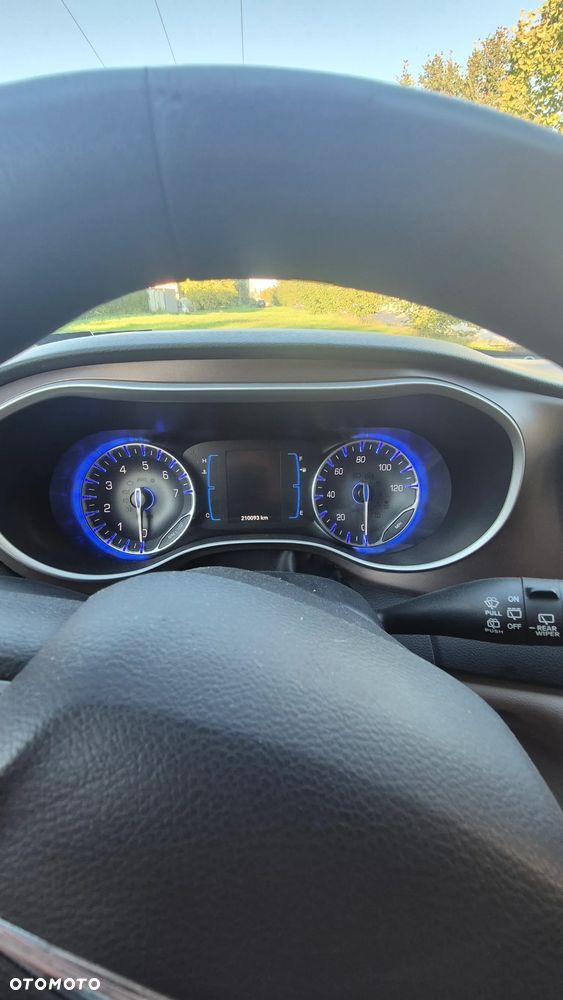 Chrysler Pacifica - 19