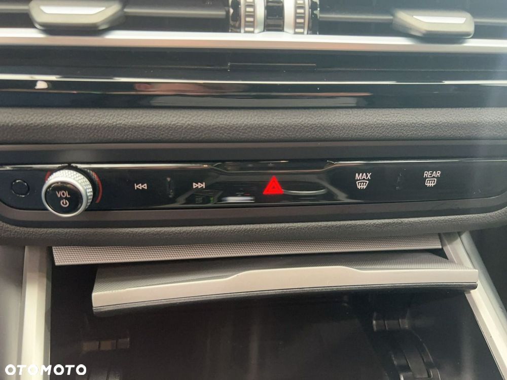 BMW Seria 3 318i - 23
