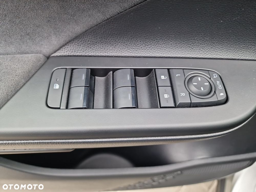 Toyota C-HR 2.0 Hybrid Dynamic Force Executive Premiere Edition - 19