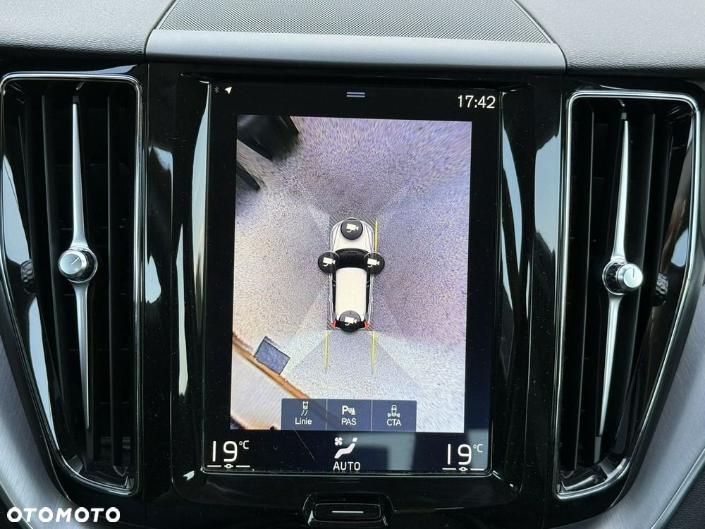 Volvo XC 60 D4 Momentum Pro - 24
