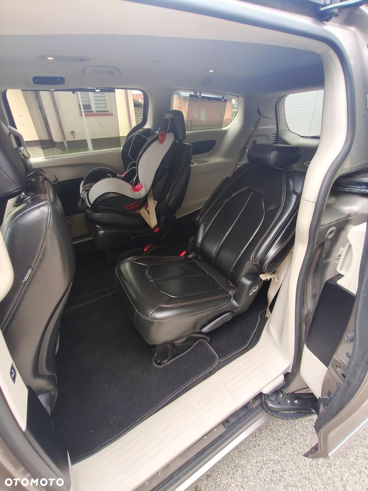 Chrysler Pacifica - 19
