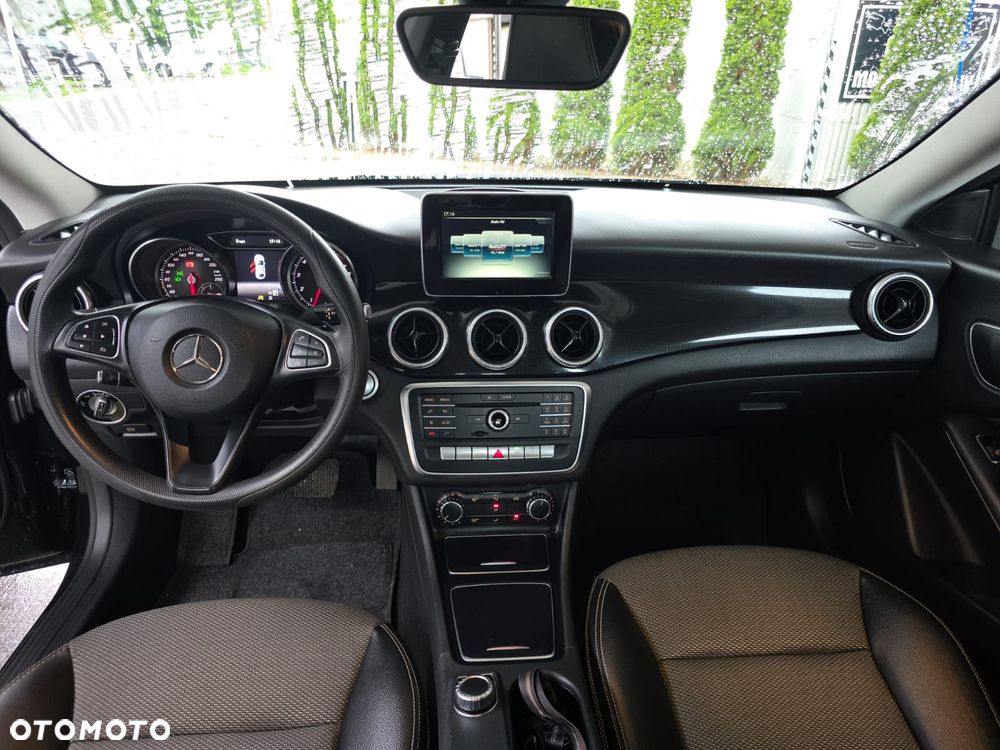 Mercedes-Benz CLA 180 7G-DCT - 9