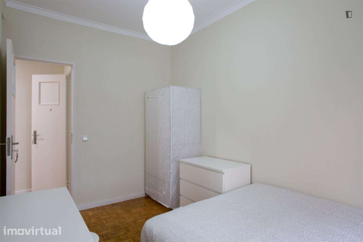 Quarto - localizado em Benfica Lisbon - Grande imagem: 3/10