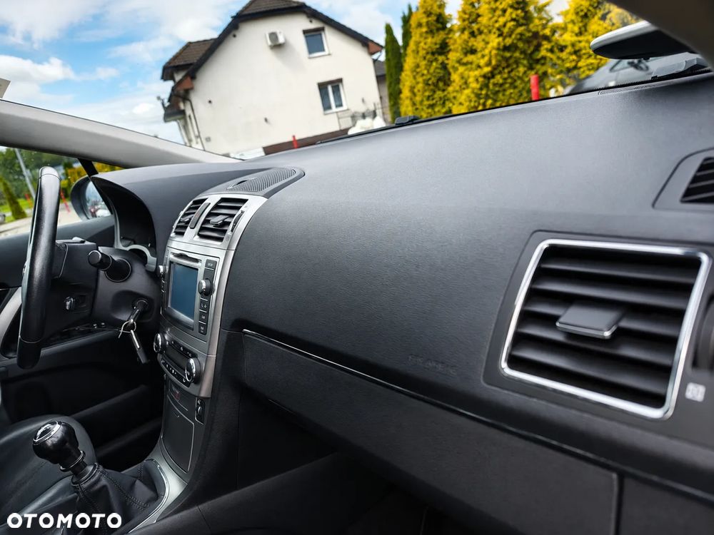 Toyota Avensis 2.0 Premium EU5 - 10