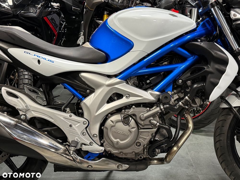 Suzuki Gladius - 7