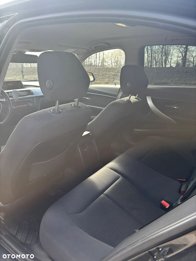 BMW Seria 3 318d - 11