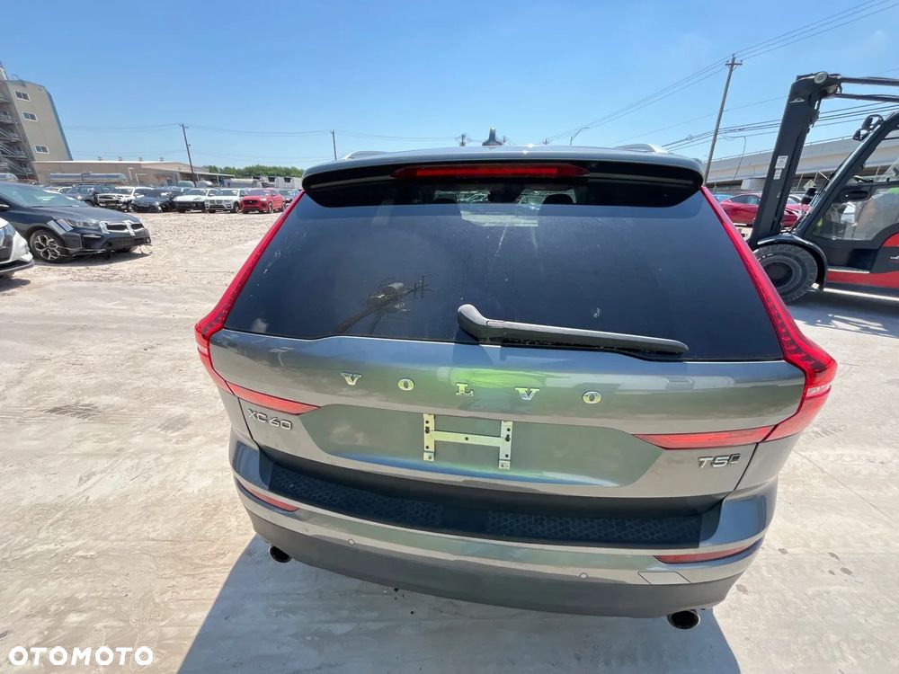 Volvo XC 60 T5 AWD Momentum - 6