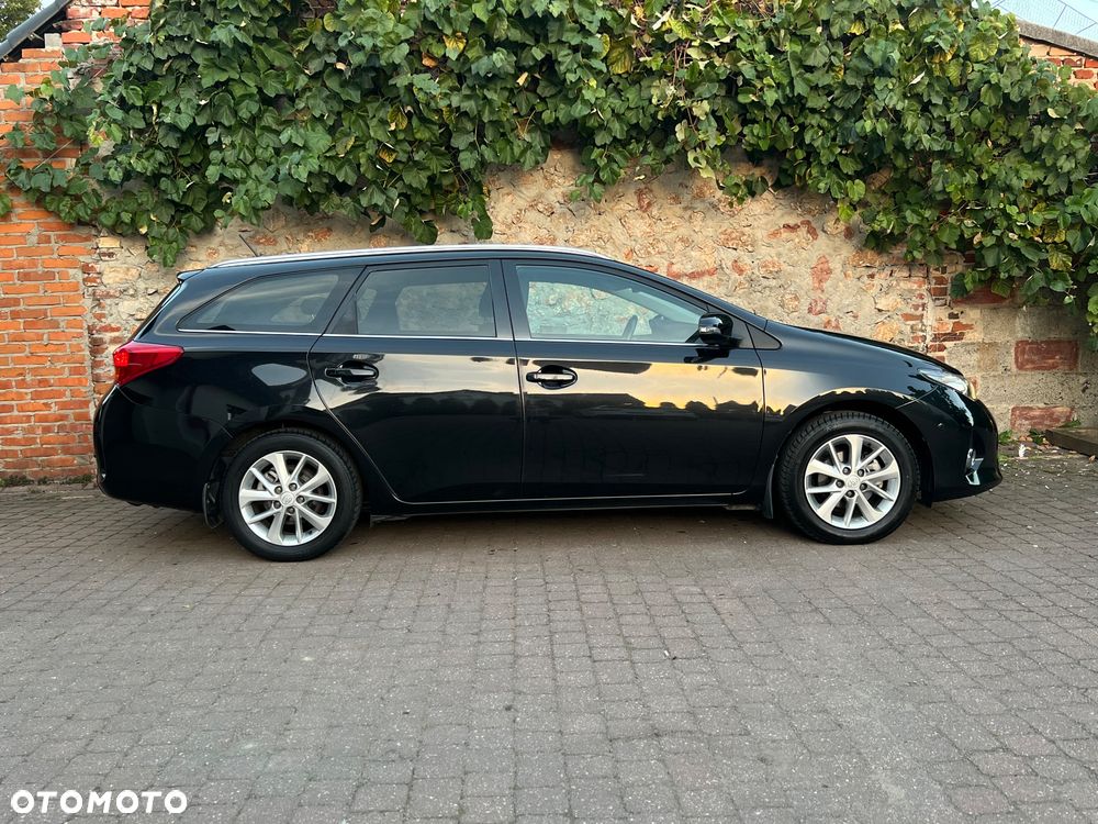 Toyota Auris 1.6 Premium Comfort MS - 6