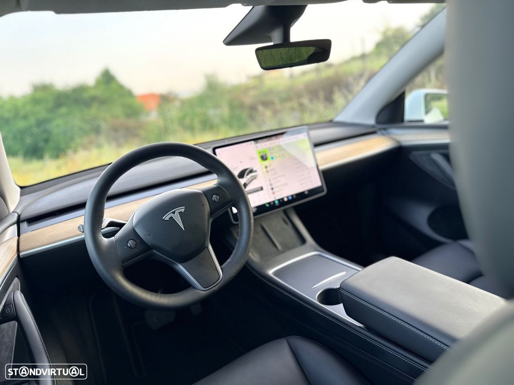 Tesla Model Y - 6
