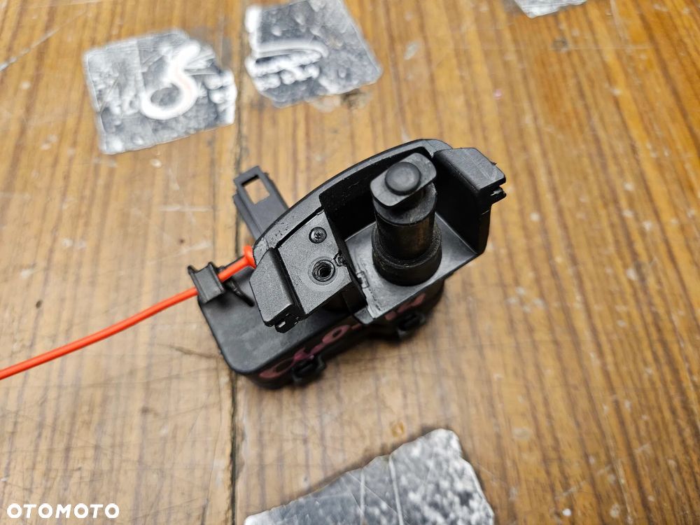 Siłownik 8K0862153D 4F0862165A Silniczek Elektryczny Cięgno Zamek Klapki Wlewu Paliwa Awaryjne Otwieranie Audi A4 B8 A5 A6 Q5 - 4