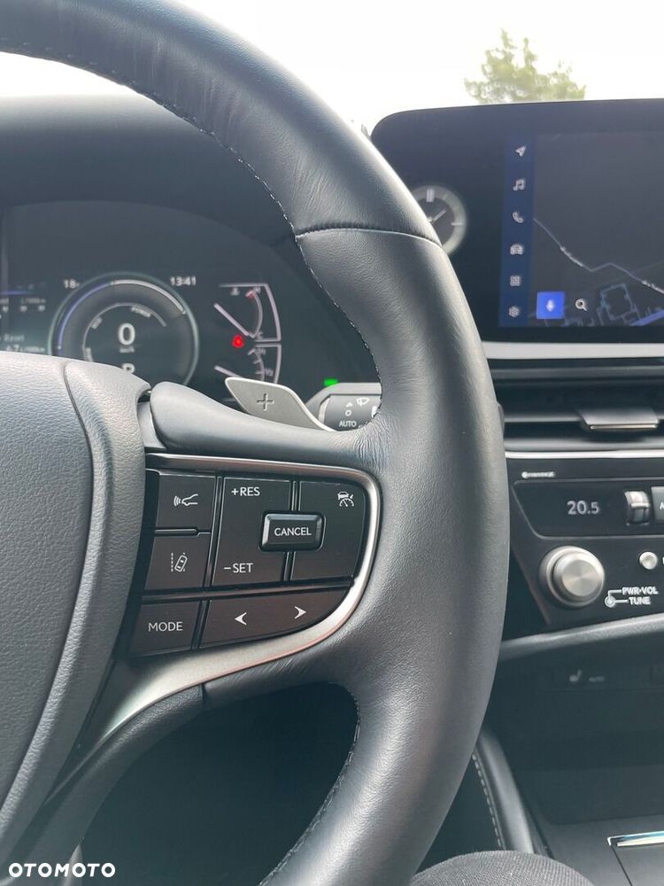 Lexus ES 300h Business Edition - 14