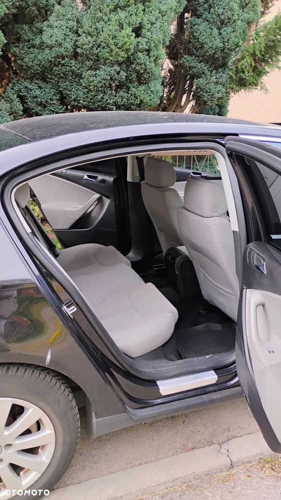 Volkswagen Passat 2.0 FSI Comfortline - 12