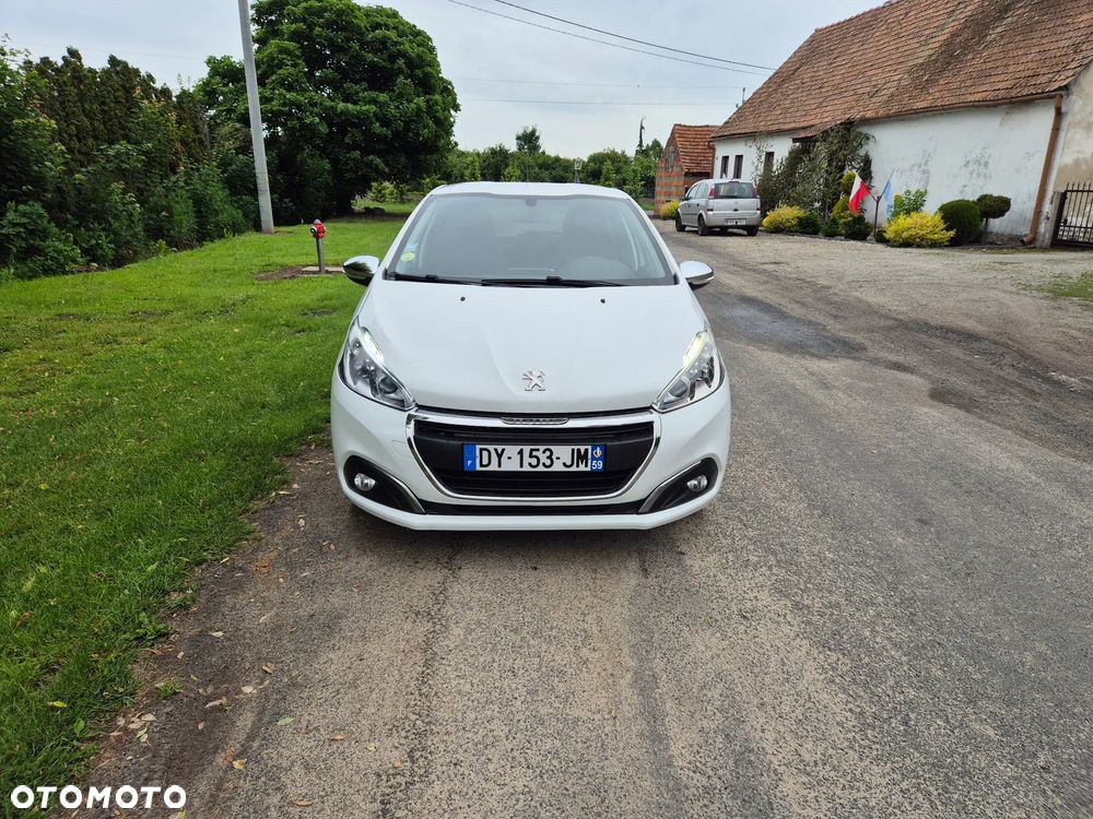 Peugeot 208 - 16