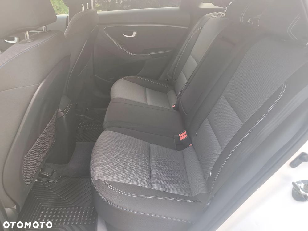 Hyundai i30 1.6 CRDi BlueDrive Go - 11