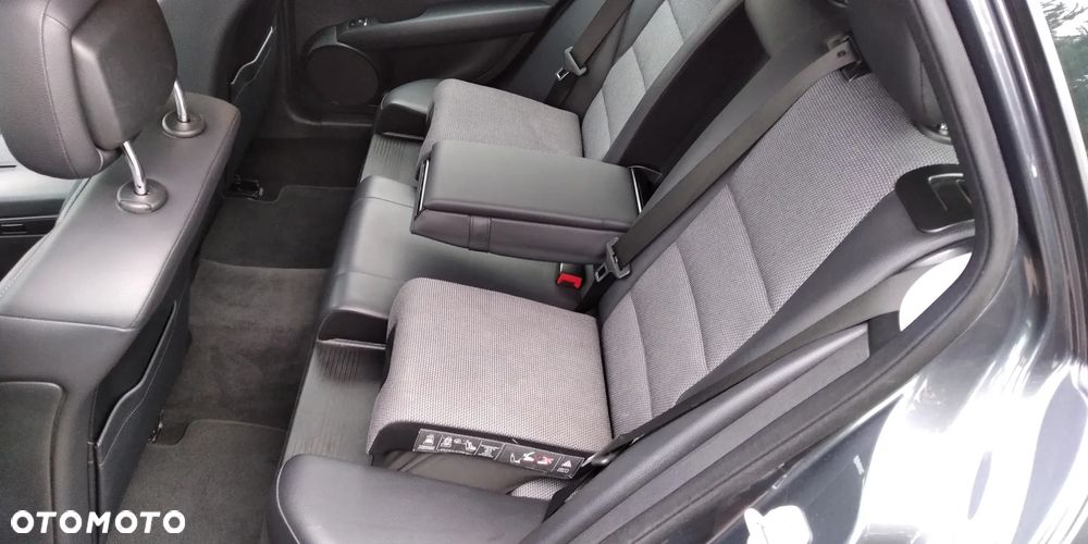 Mercedes-Benz Klasa C 200 T CDI DPF BlueEFFICIENCY Avantgarde - 28