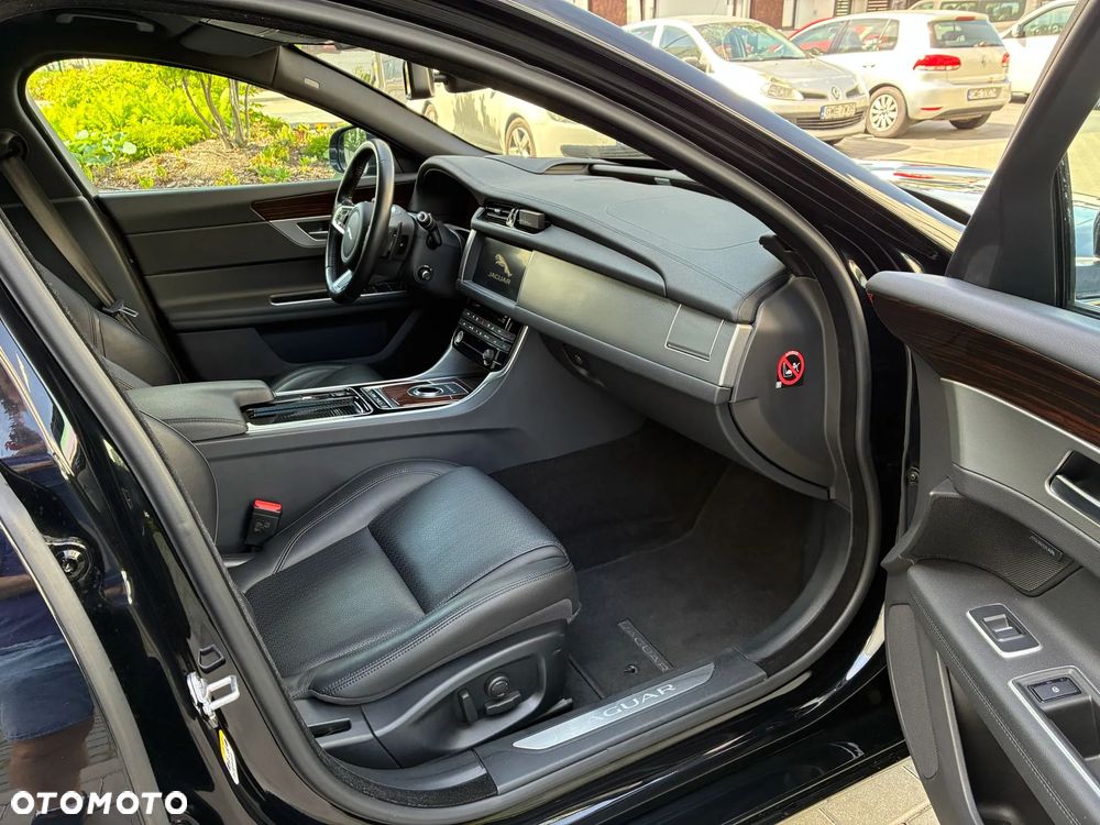 Jaguar XF 20t Prestige - 20