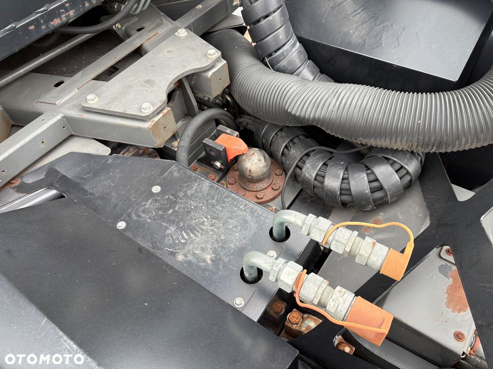 Claas XERION 3800 TRAC - 12