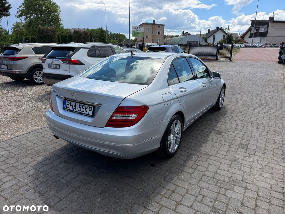 Mercedes-Benz Klasa C 180 CGI BlueEff Avantgarde - 37