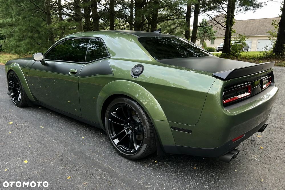Dodge Challenger - 8
