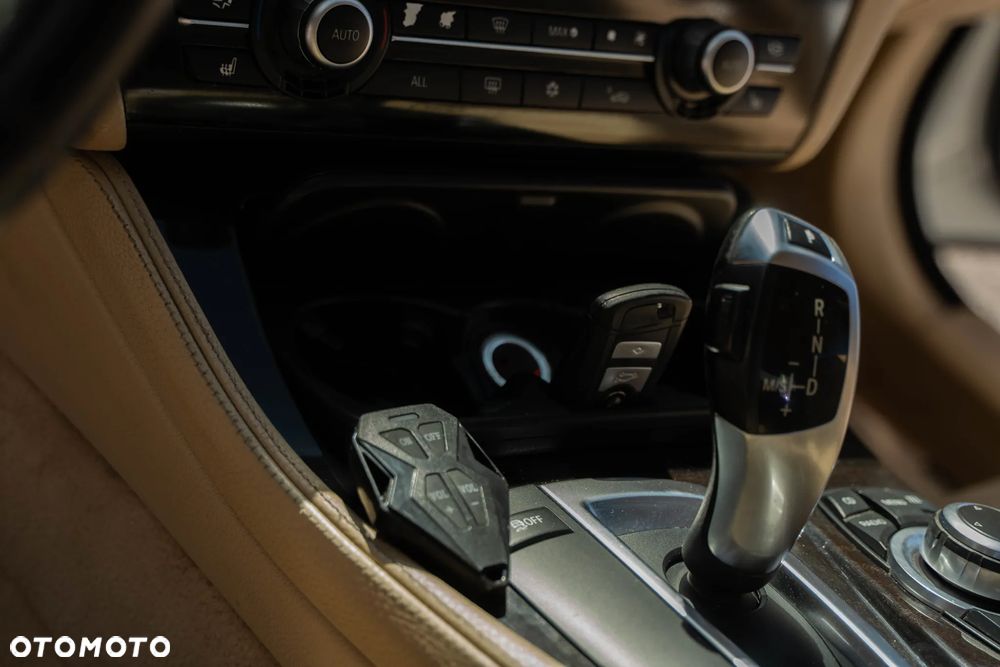 BMW Seria 5 535i xDrive Sport-Aut - 35