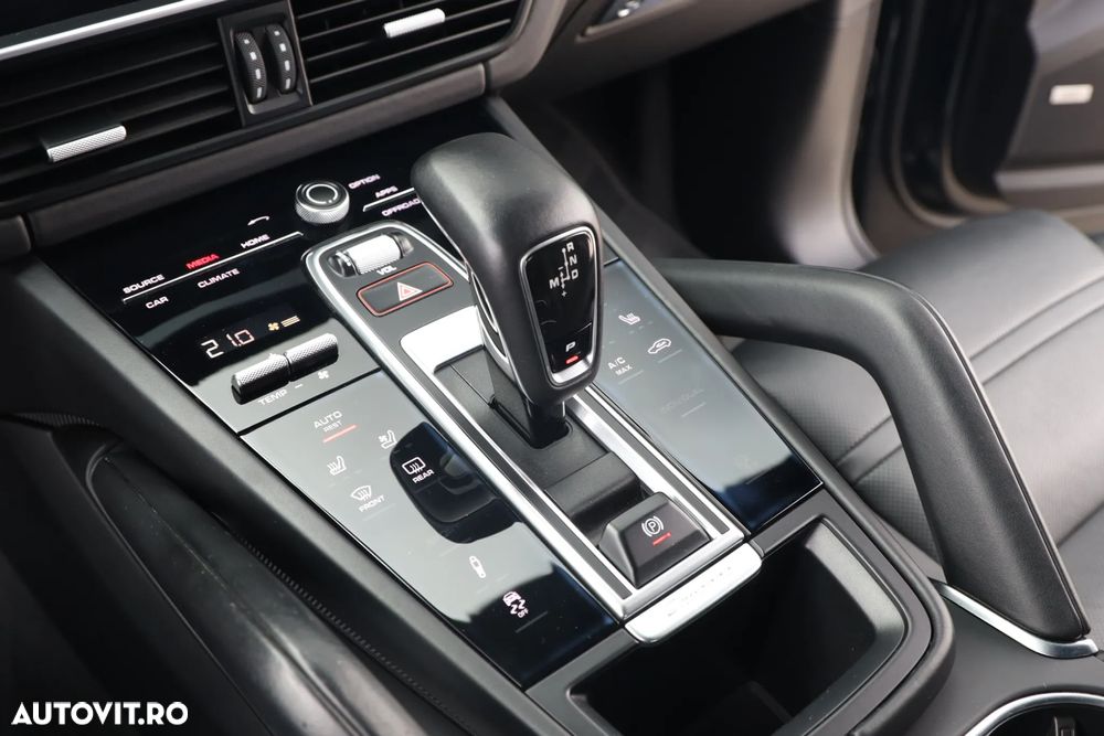 Porsche Cayenne Turbo Tiptronic S - 27