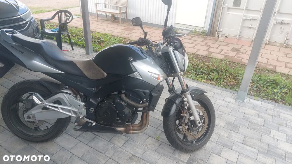 Suzuki GSR - 3