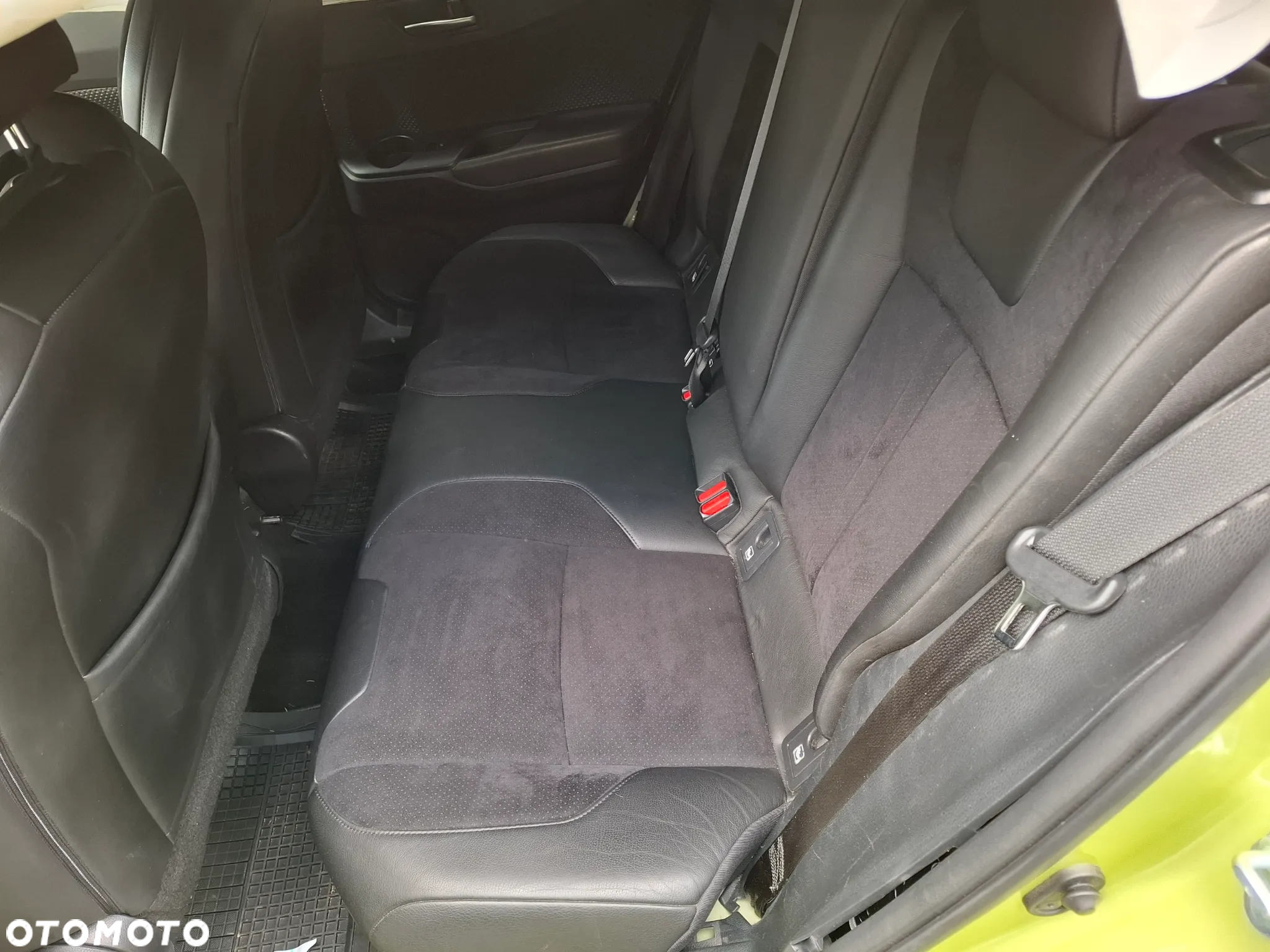 Toyota C-HR 1.8 Hybrid Neon Lime powered by JBL - 10