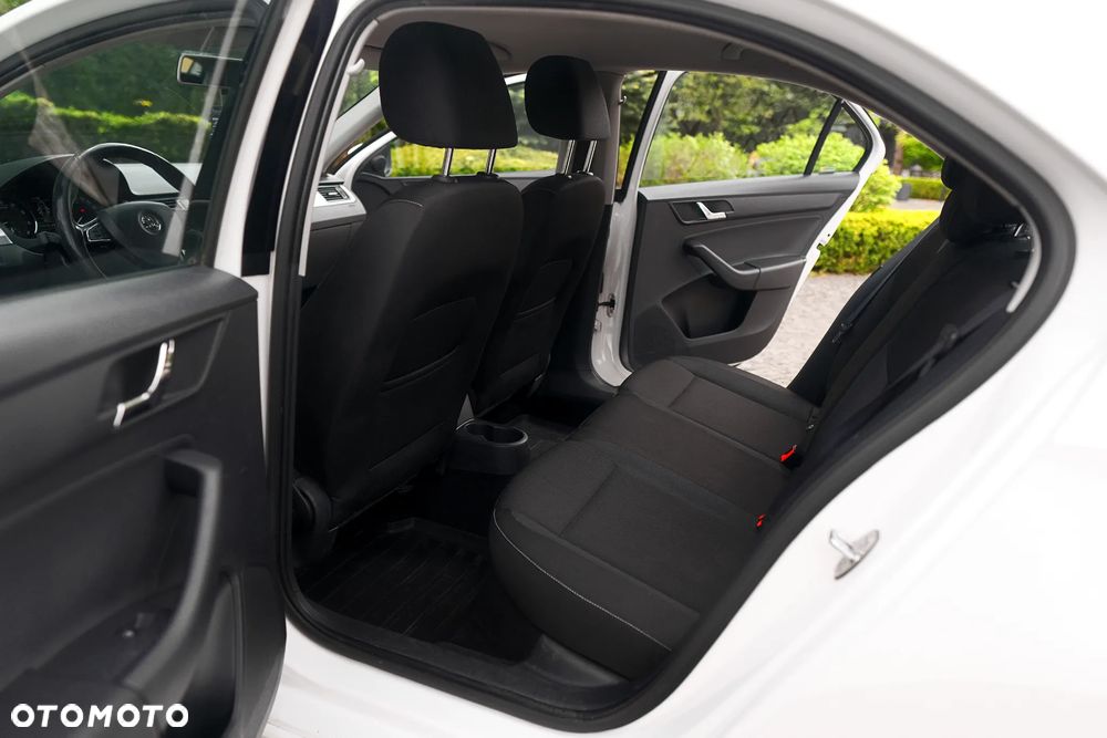 Skoda RAPID 1.2 TSI Elegance - 33
