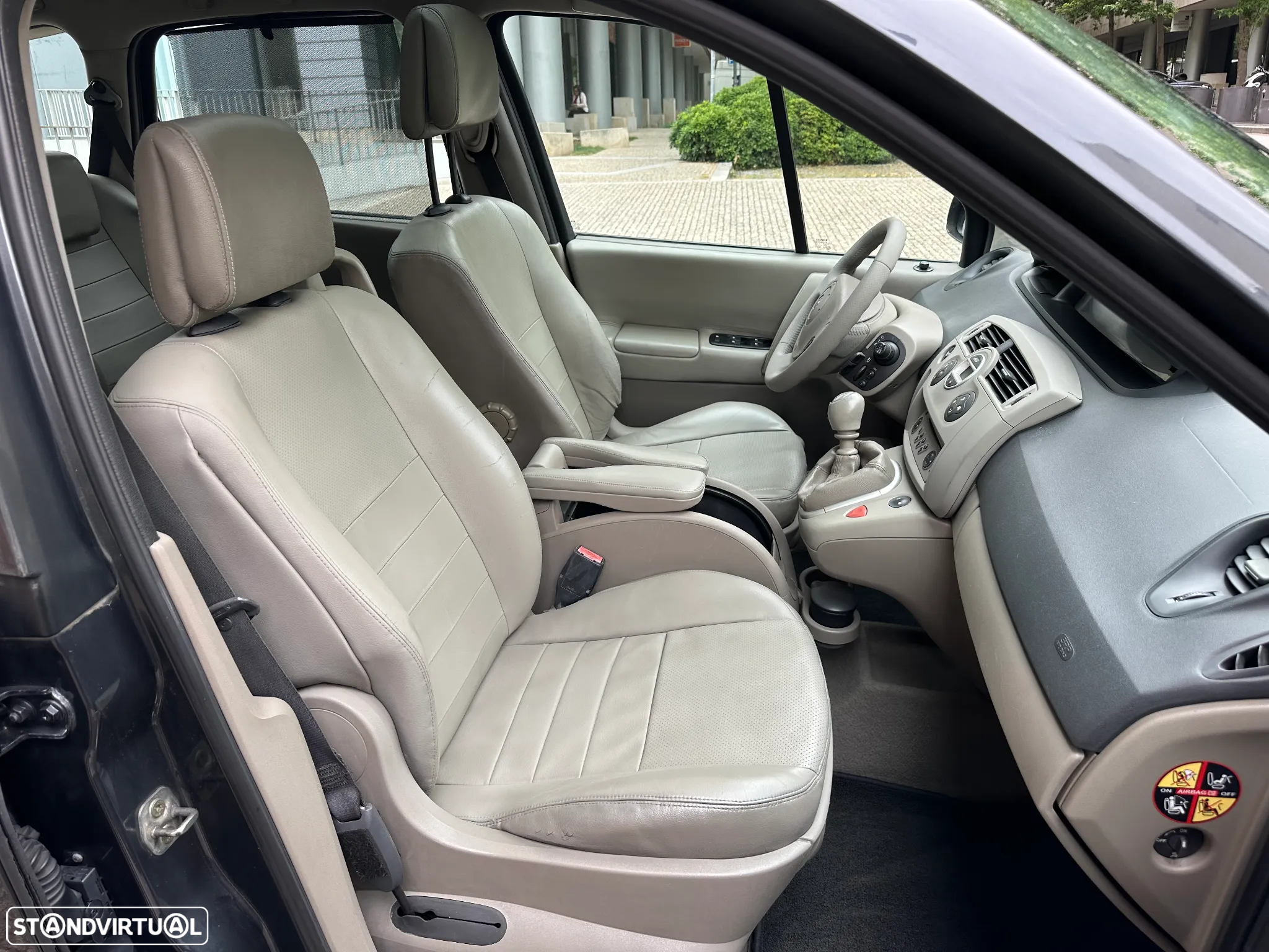 Renault Grand Scénic 1.5 dCi SL Exclusive II - 25