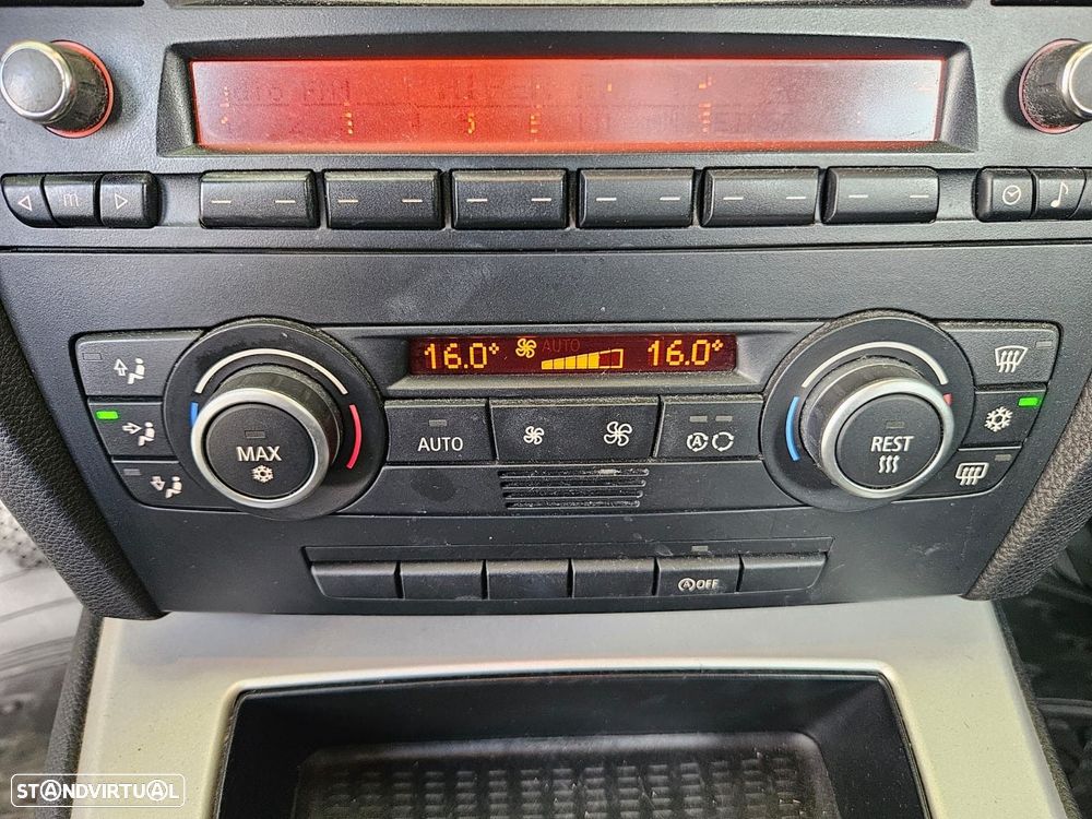 BMW 318 d LifeStyle - 32
