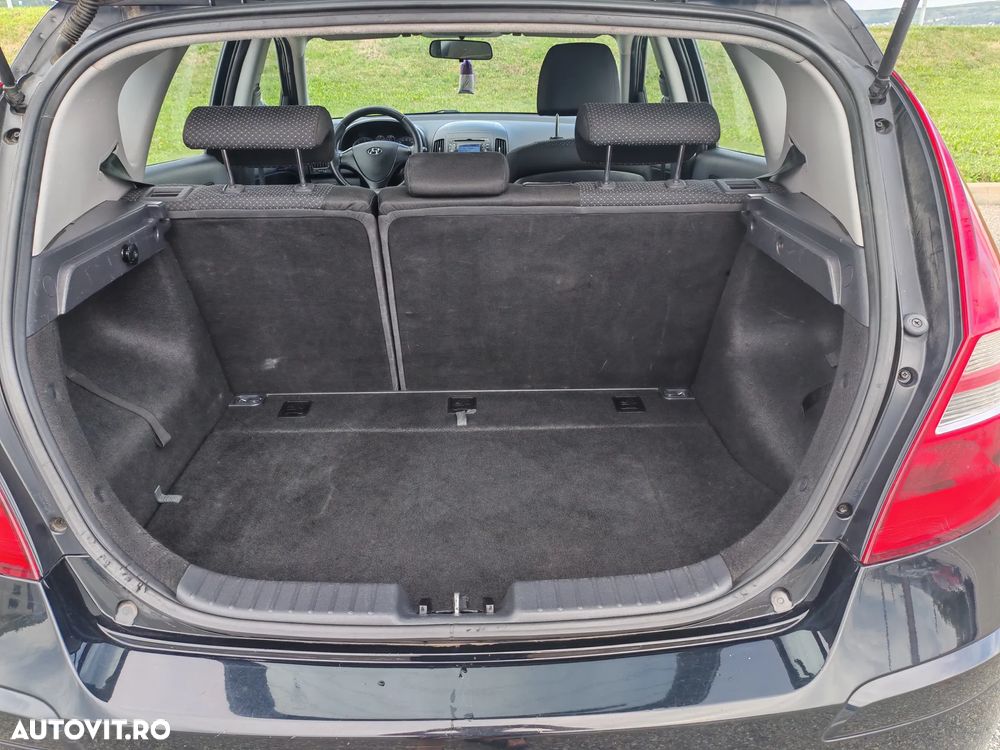 Hyundai i30 1.6 CRDi UEFA EURO 2012 Edition - 19