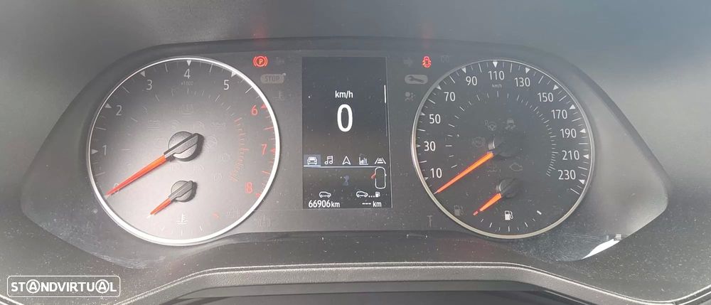 Renault Clio 1.0 TCe Evolution - 28