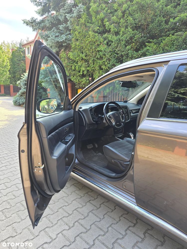 Mitsubishi Outlander - 16