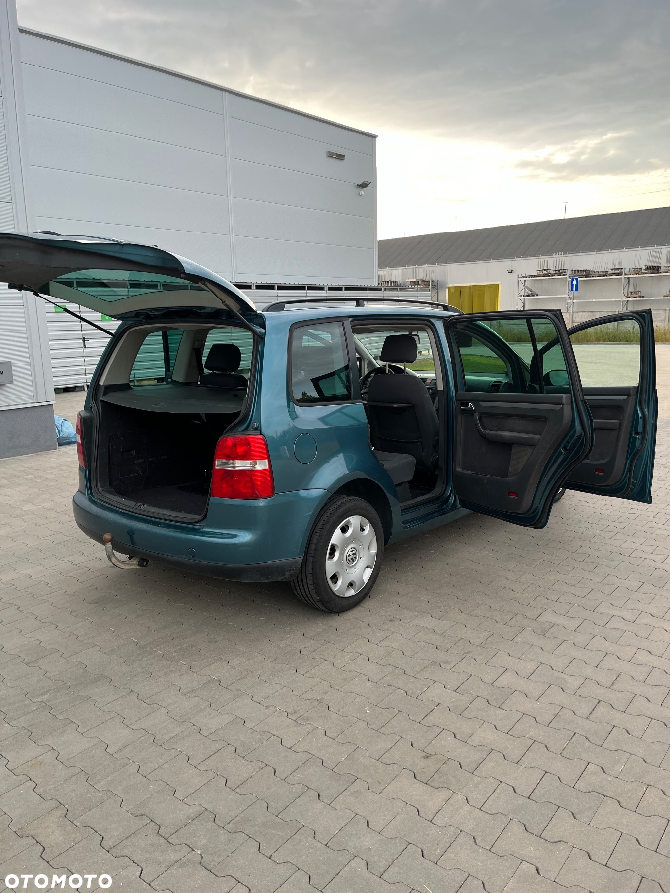 Volkswagen Touran 2.0 TDI Highline - 15