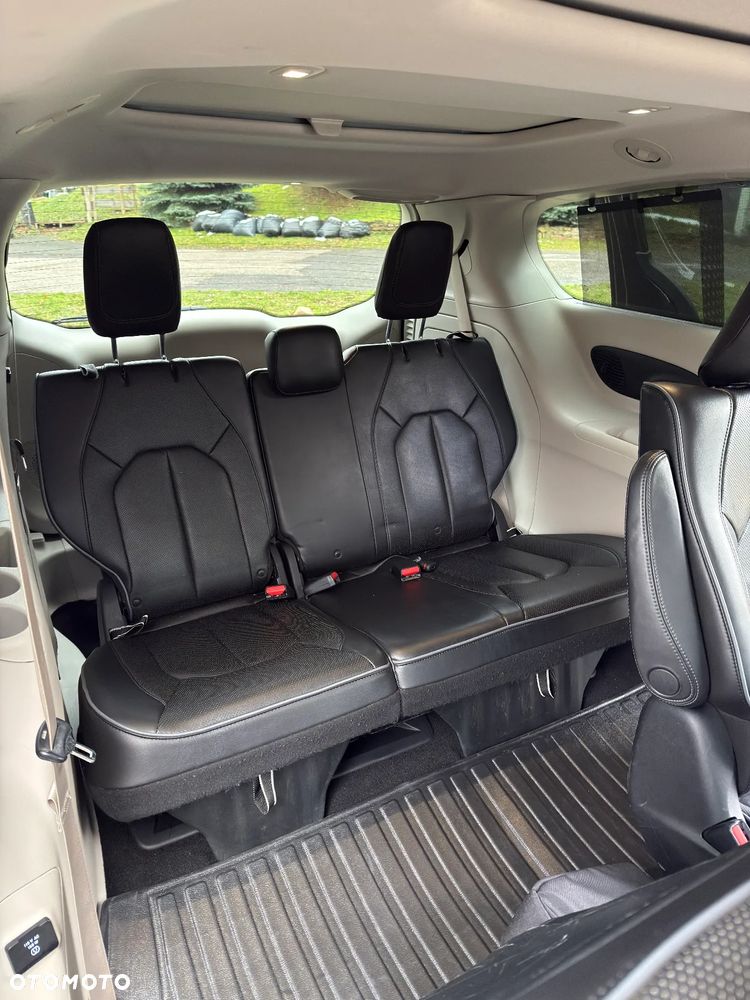 Chrysler Pacifica - 14