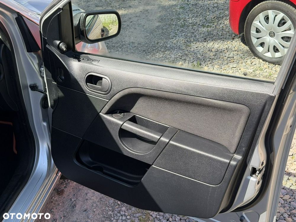 Ford Fiesta - 15