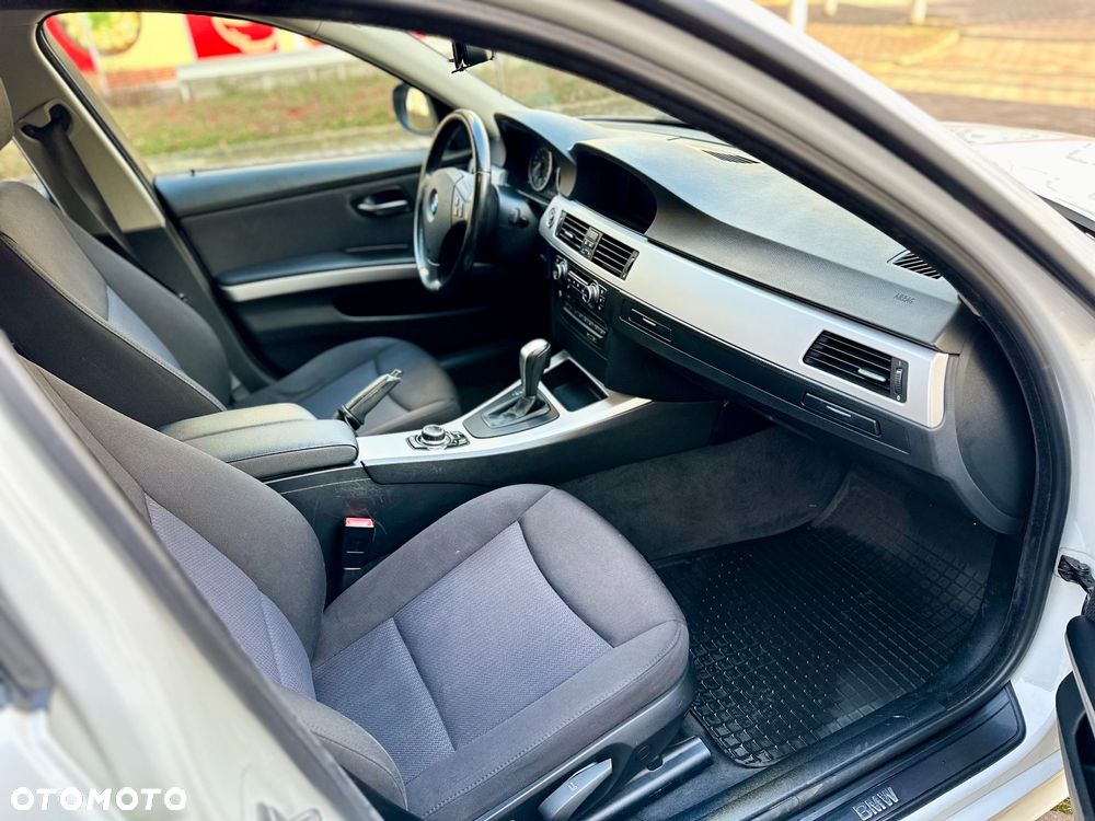 BMW Seria 3 318d DPF Edition Sport - 14