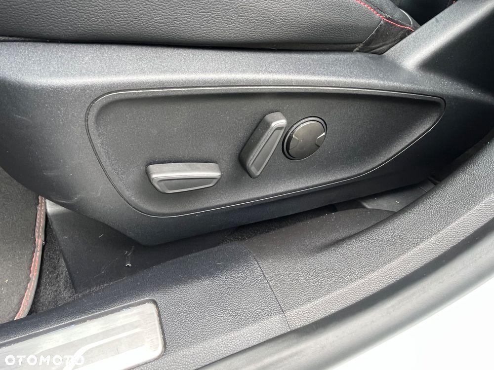 Ford Kuga 2.5 Duratec FHEV 4x4 ST-LINE X - 21