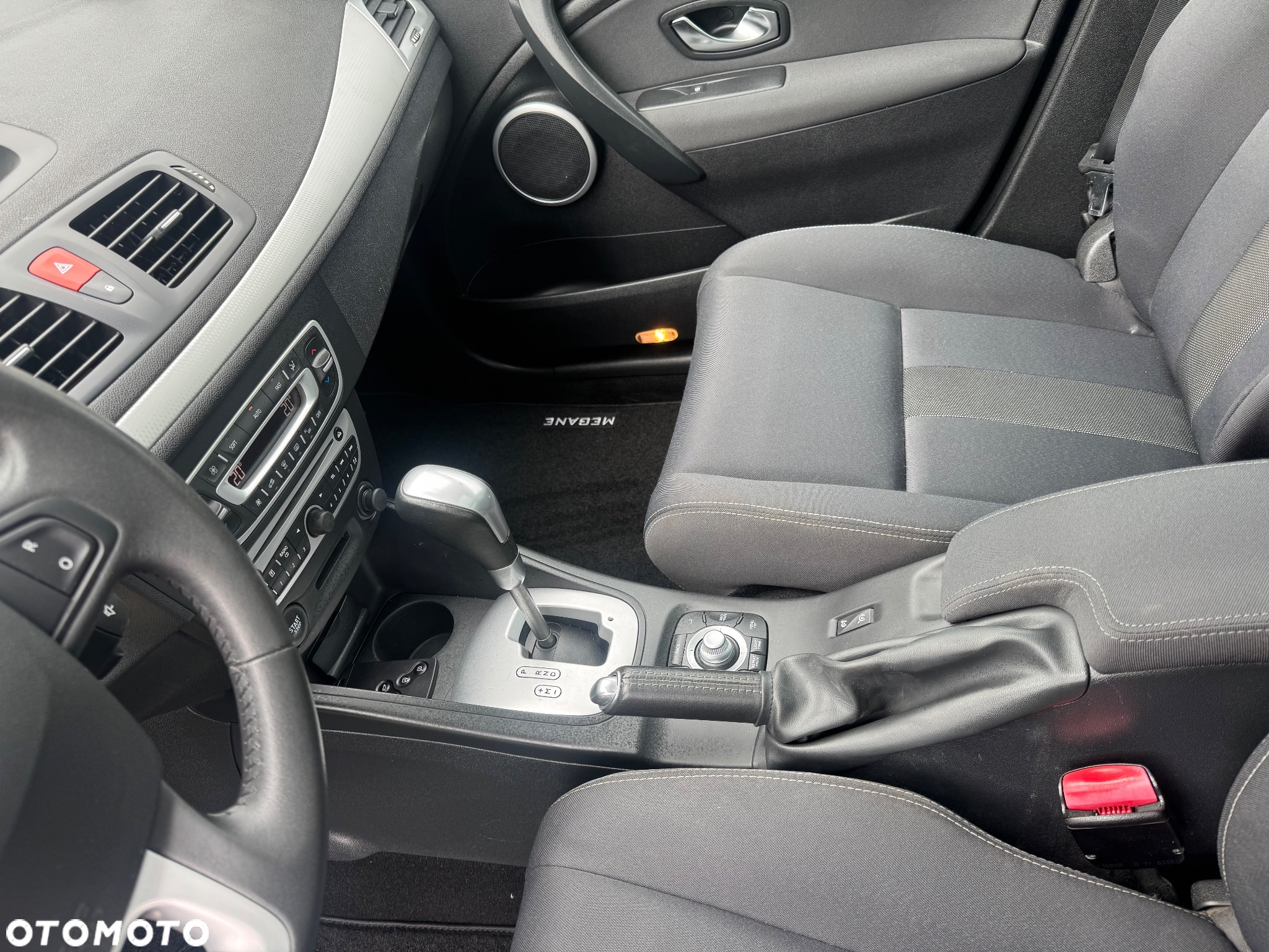 Renault Megane 2.0 16V Bose Edition CVT - 12