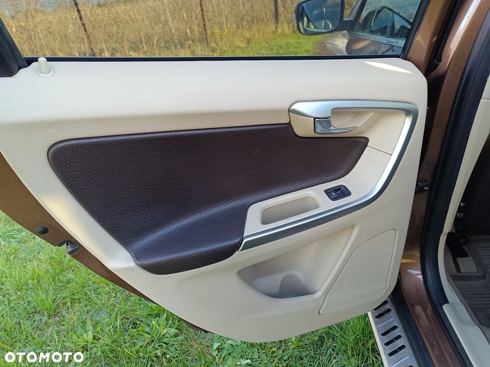 Volvo XC 60 D4 R-Design Momentum - 24